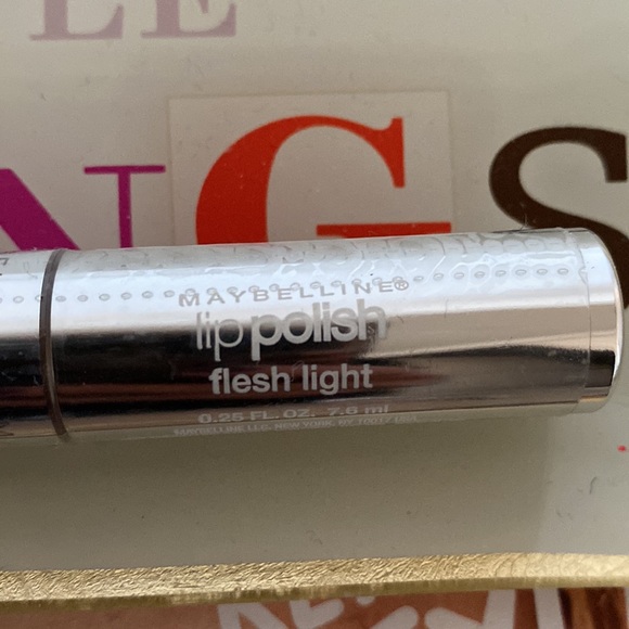 “Maybelline” lip polish in flesh light 01; new/sealed - Picture 2 of 3